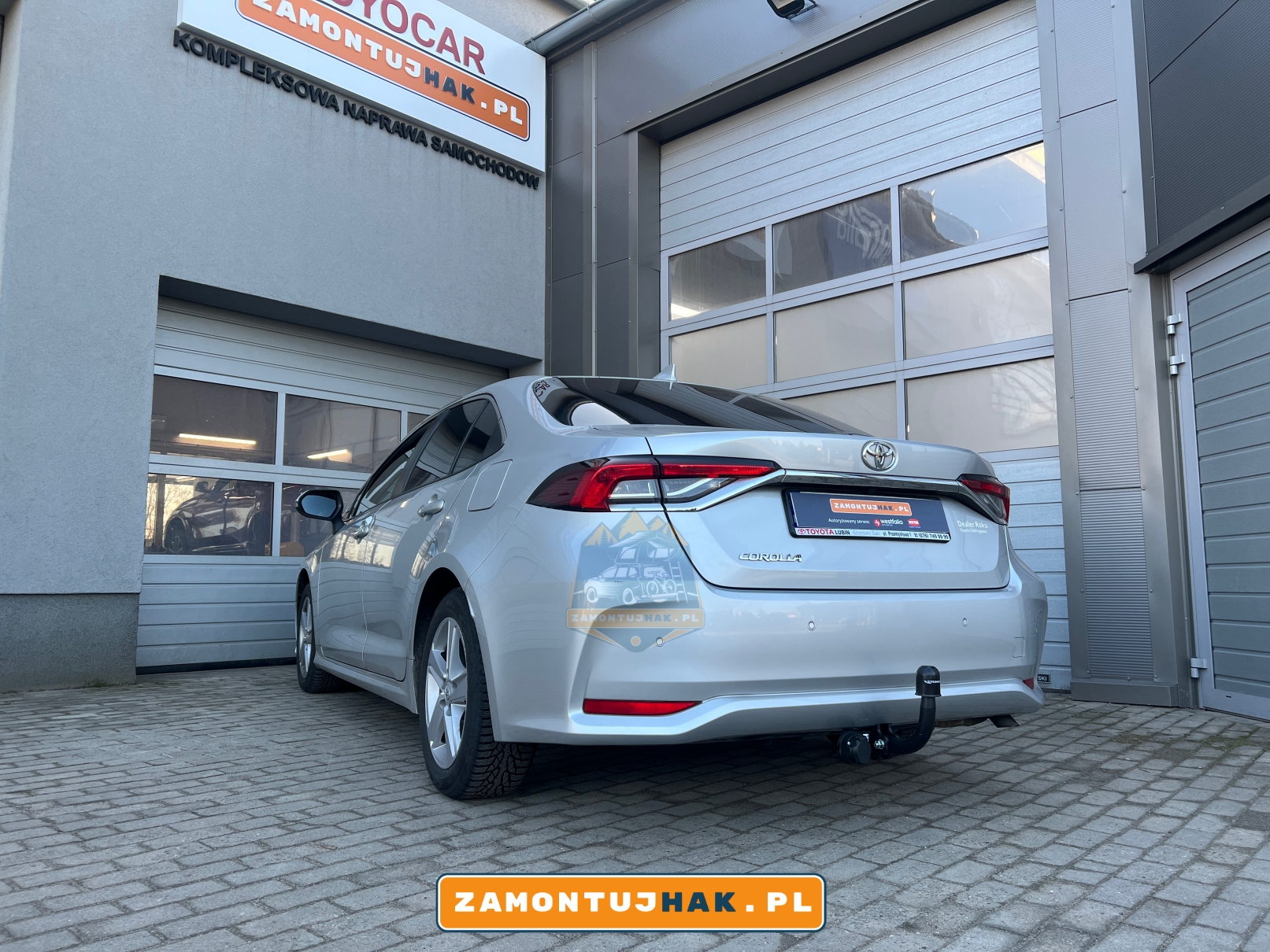 Samochód toyota corolla e21 sedan po montazu haka holowniczego stałego tanie i komfortowe rozwiazanie zdjecia samochodu po montazu haka 